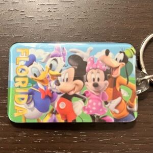 Disney Florida Souvenir Keychain Featuring Mickey Minnie Goofy Donald Daisy‎ NWT